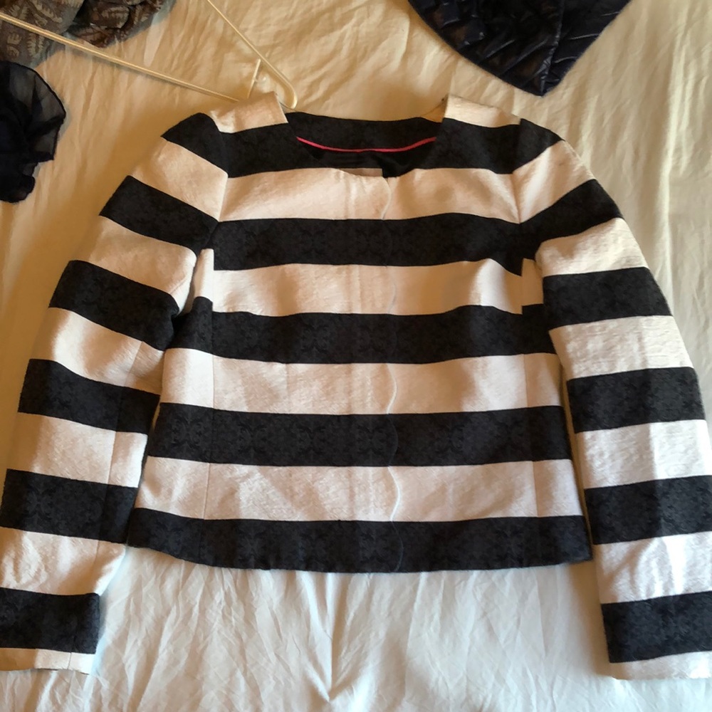 Banana Republic back and white zip up blazer size 8